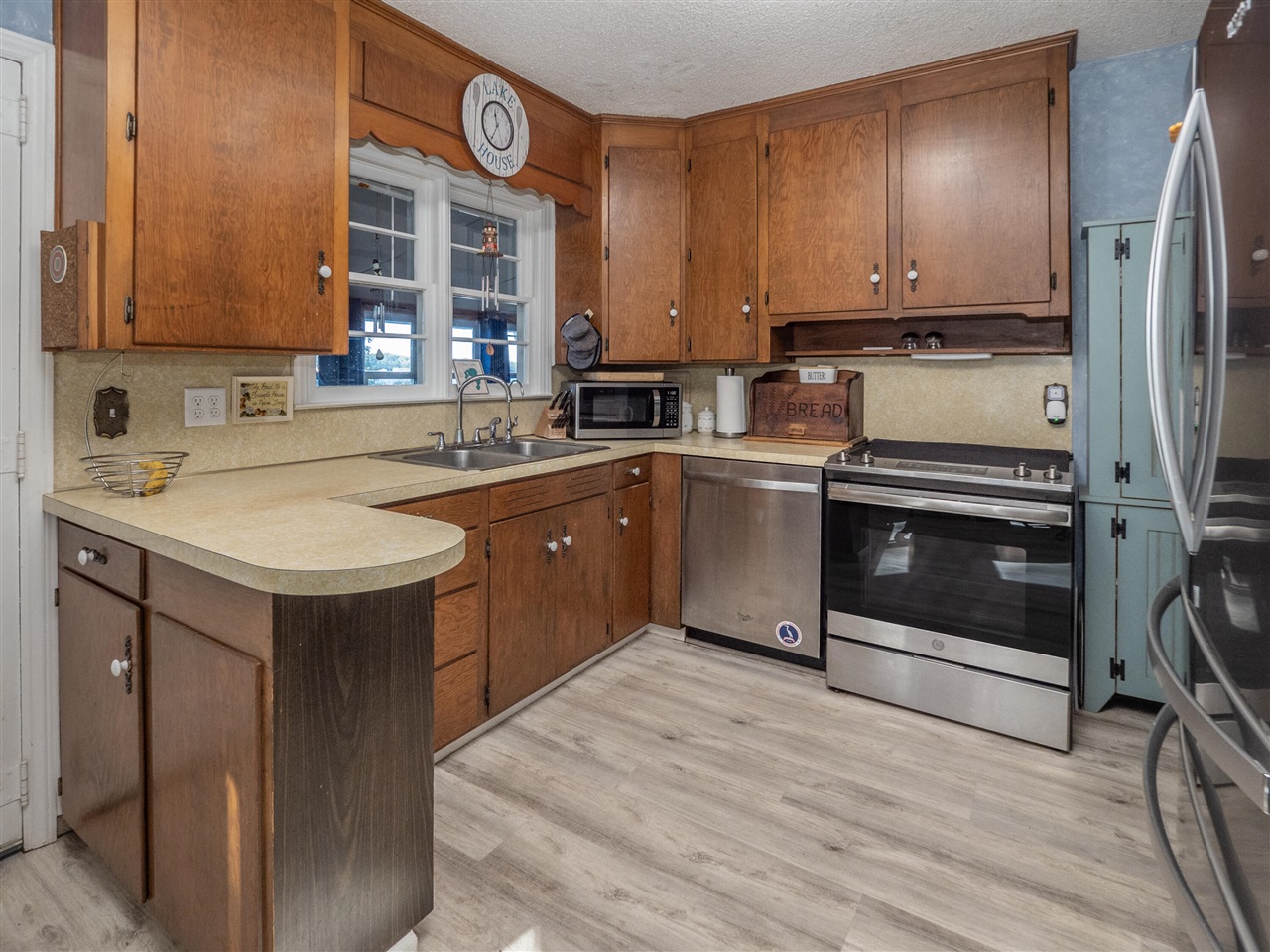 55572 North Fisher Lake Road Three Rivers, MI 49093 - Photo 11 of 34