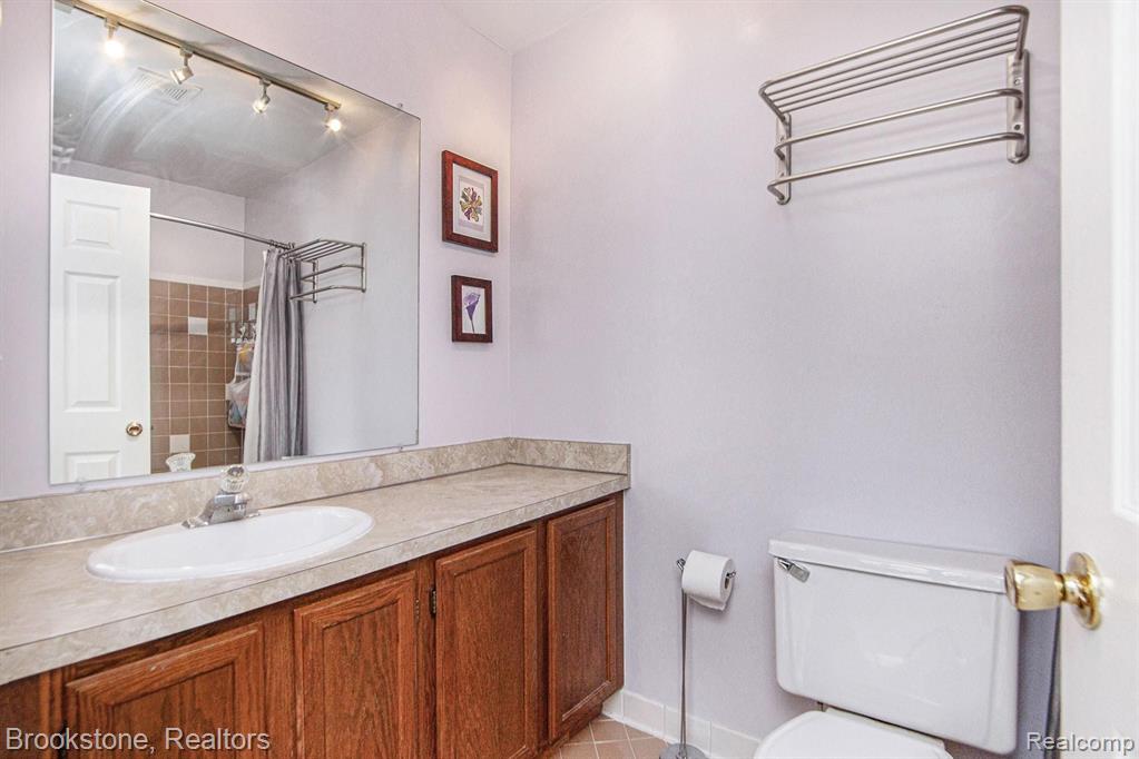 744 Baker Street Rochester Hills, MI 48307 - Photo 23 of 38