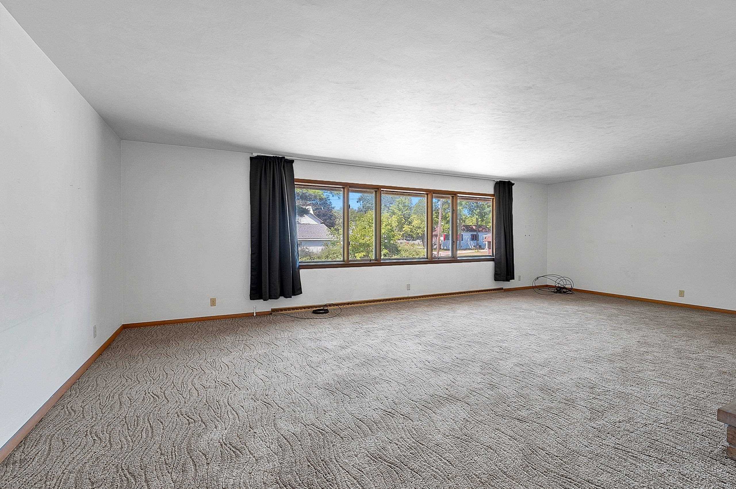 357 Jefferson Street Oconto, WI 54153 - Photo 6 of 62