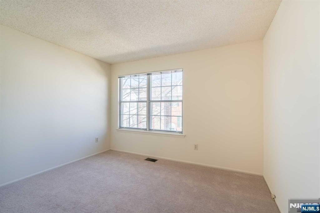 753 Pepperidge Road Mahwah, NJ 07430 - Photo 14 of 26 Gallery Image 14