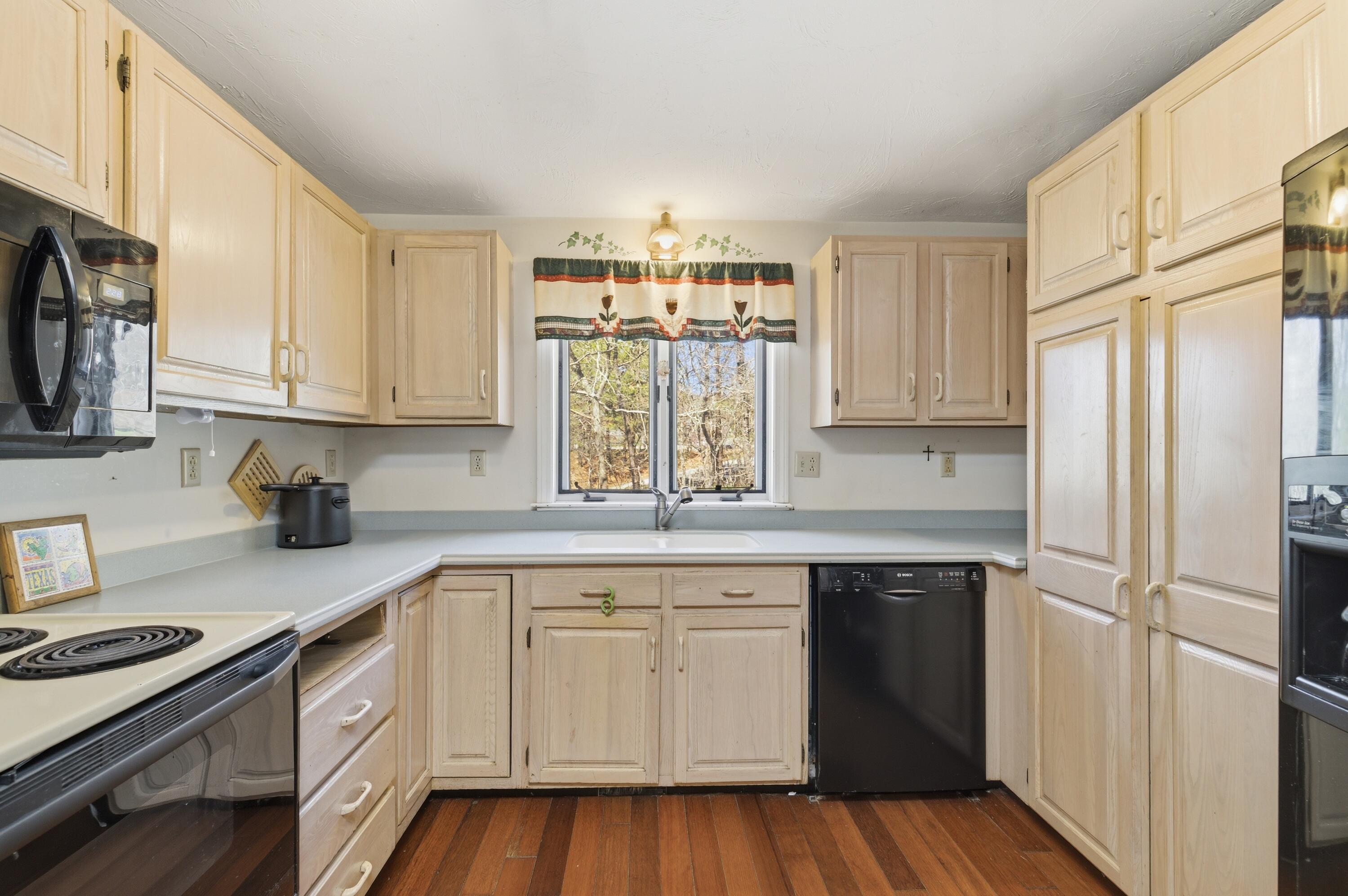 32 Admiral Halsey Road Plymouth, MA 02360 - Photo 3 of 29 1Q1A3131