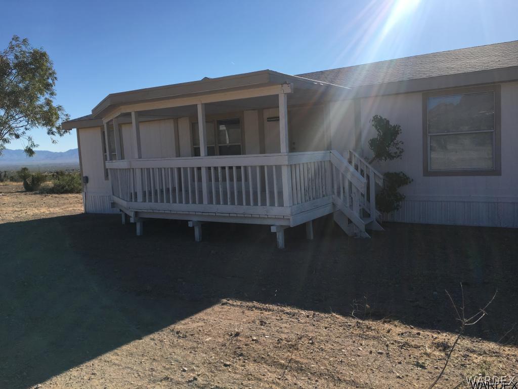 3192 Keystone Road Golden Valley, AZ 86413 - Photo 5 of 36 a front view of a house