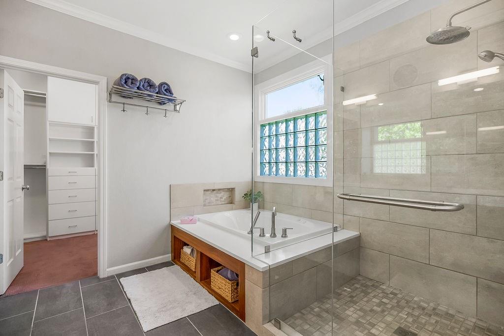 4313 Northeast Maplegate Court Lee's Summit, MO 64064 - Photo 49 of 86