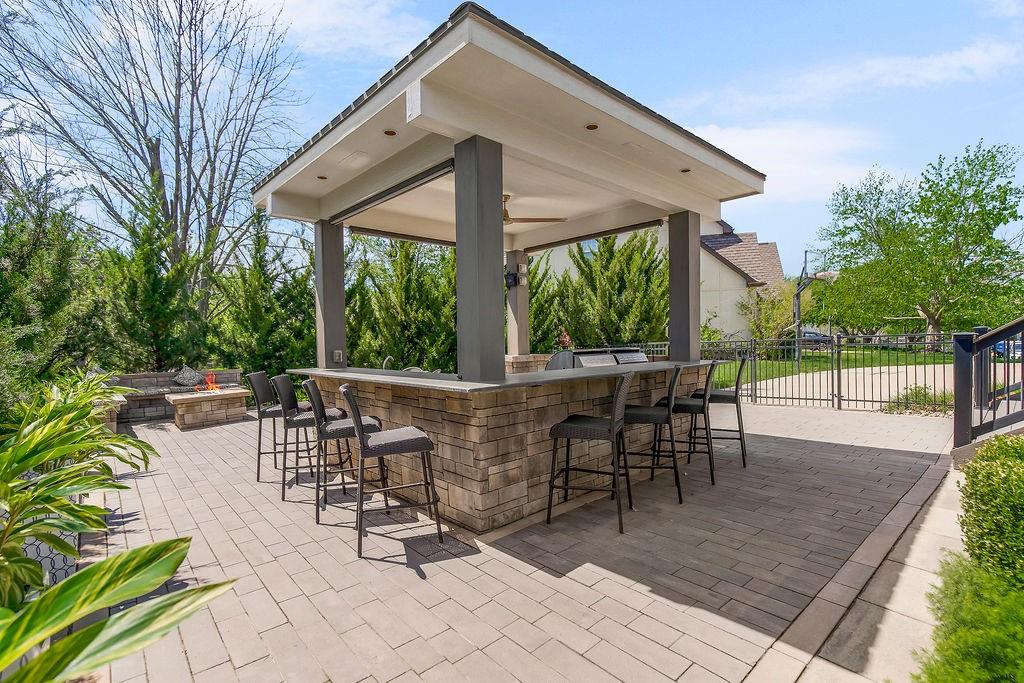 4313 Northeast Maplegate Court Lee's Summit, MO 64064 - Photo 8 of 86