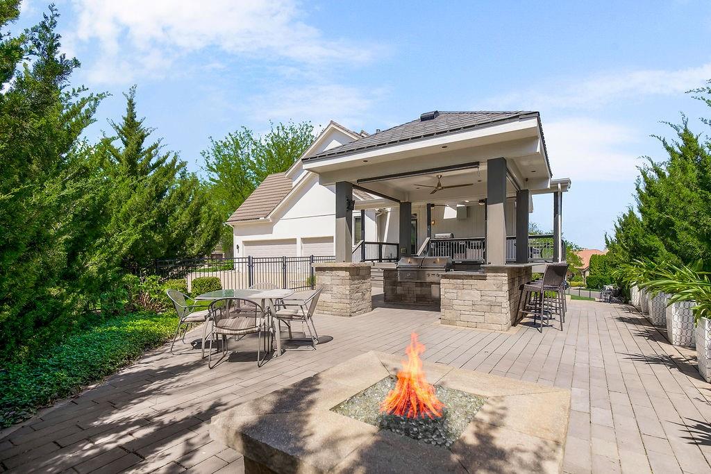 4313 Northeast Maplegate Court Lee's Summit, MO 64064 - Photo 9 of 86