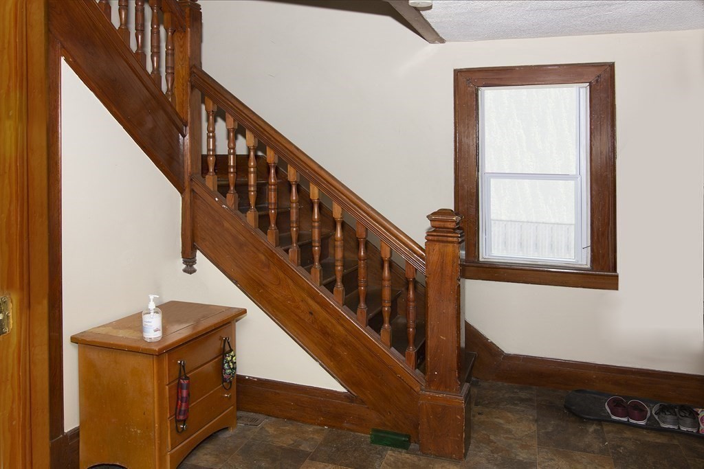44 Marble Street Springfield, MA 01105 - Photo 3 of 15
