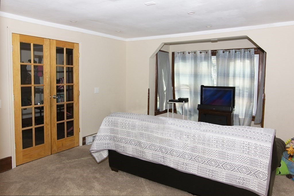 44 Marble Street Springfield, MA 01105 - Photo 4 of 15