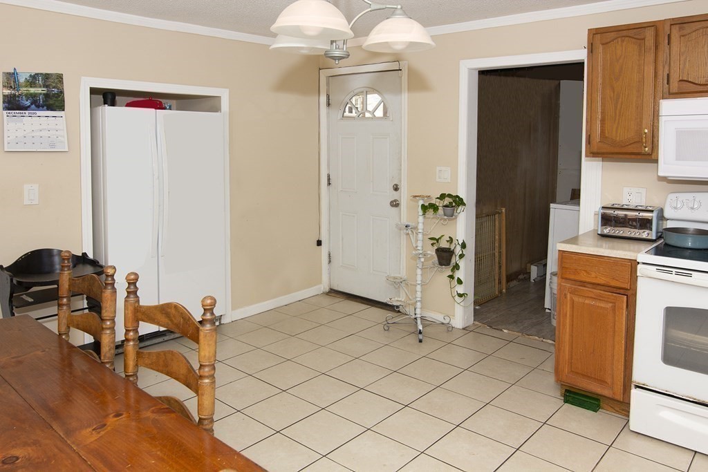 44 Marble Street Springfield, MA 01105 - Photo 7 of 15
