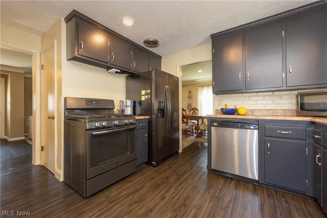 1012 Professor Road Cleveland, OH 44124 - Photo 7 of 24