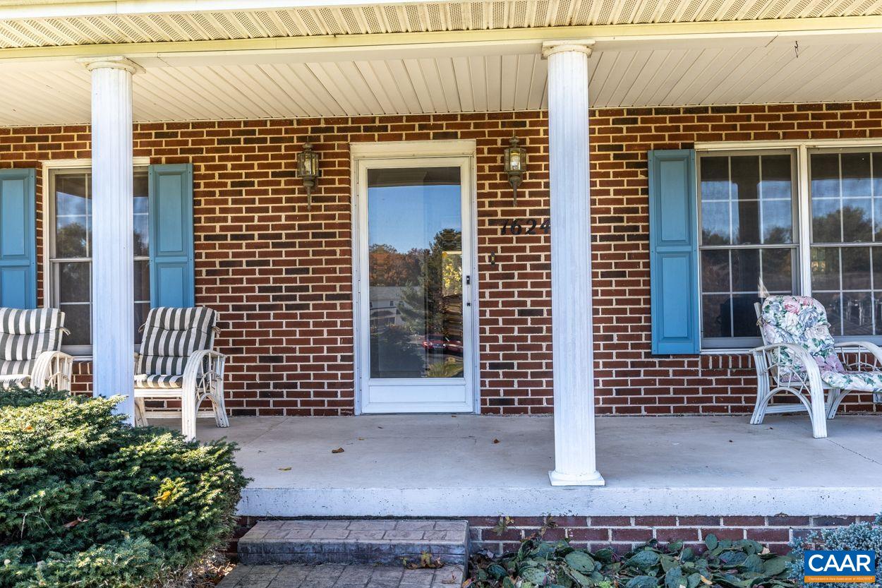 1624 Chatham Road Waynesboro, VA 22980 - Photo 12 of 65 Gallery Image 12