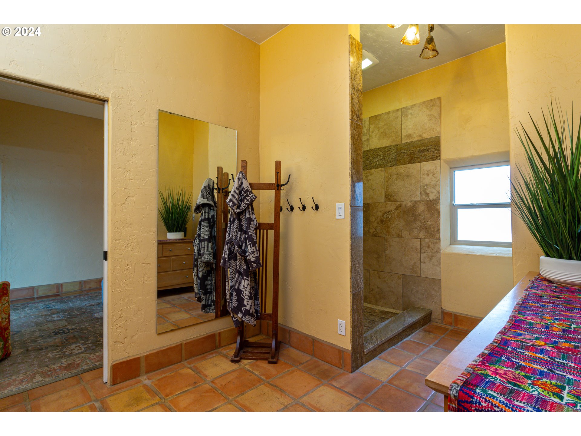 832 East Main Street Hermiston, OR 97838 - Photo 16 of 48 a view of a bathroom
