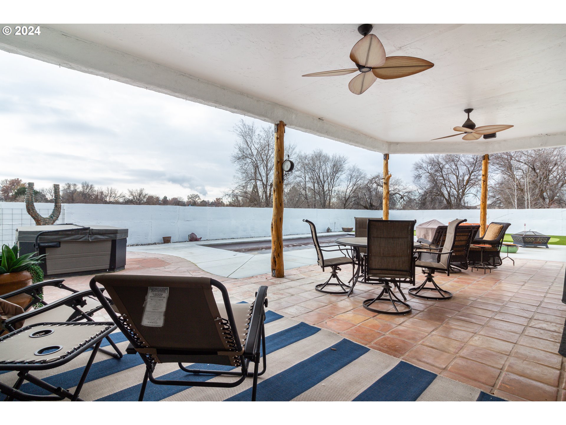 832 East Main Street Hermiston, OR 97838 - Photo 24 of 48 a view of a dining room with furniture window and outside view