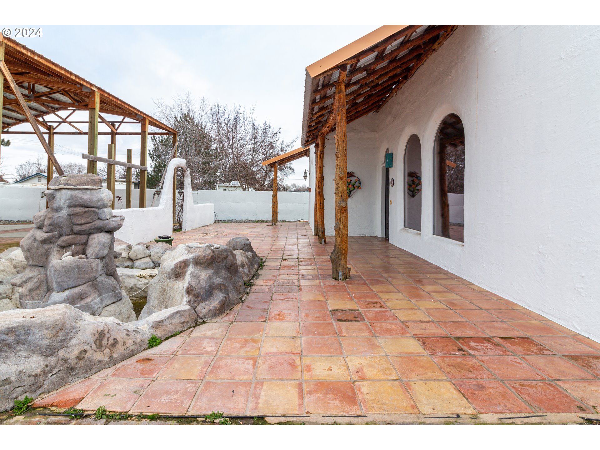 832 East Main Street Hermiston, OR 97838 - Photo 3 of 48 a view of a house with a yard