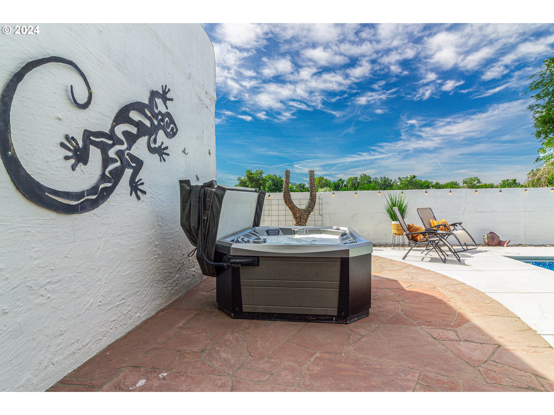 832 East Main Street Hermiston, OR 97838 - Photo 34 of 48 a view of outdoor space with seating