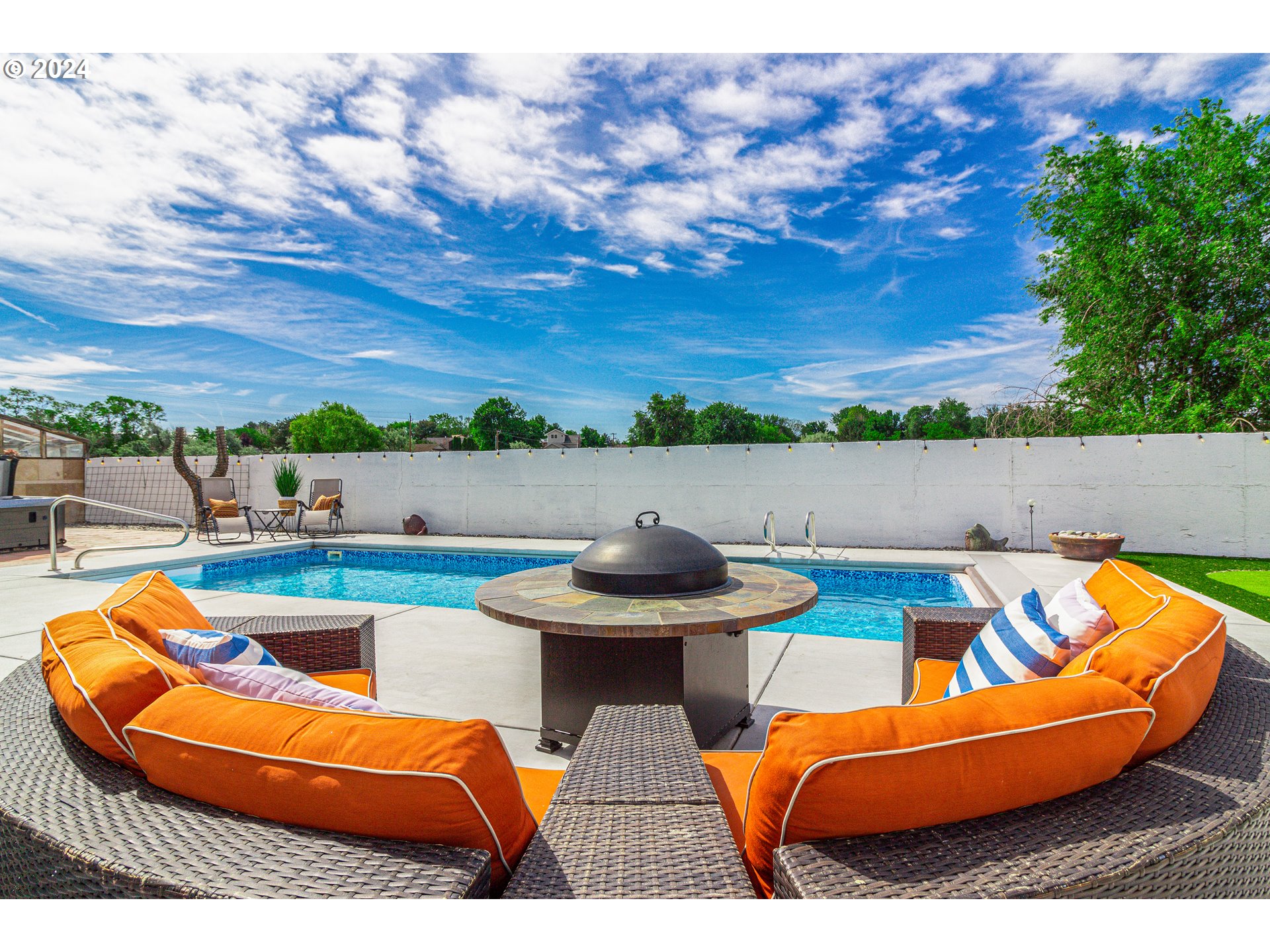 832 East Main Street Hermiston, OR 97838 - Photo 35 of 48 swimming pool view with a outdoor seating