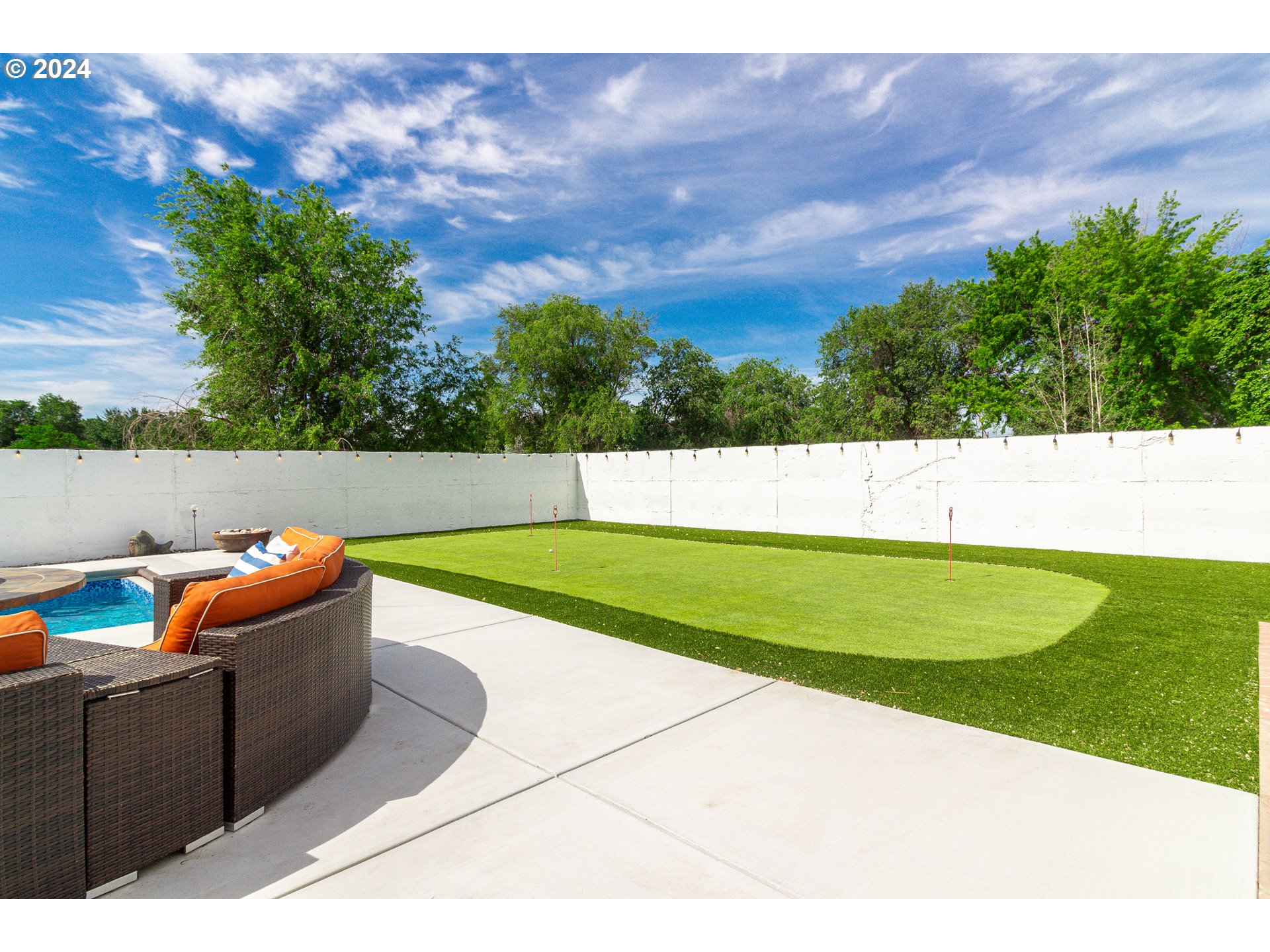 832 East Main Street Hermiston, OR 97838 - Photo 36 of 48 a view of yard with outdoor seating
