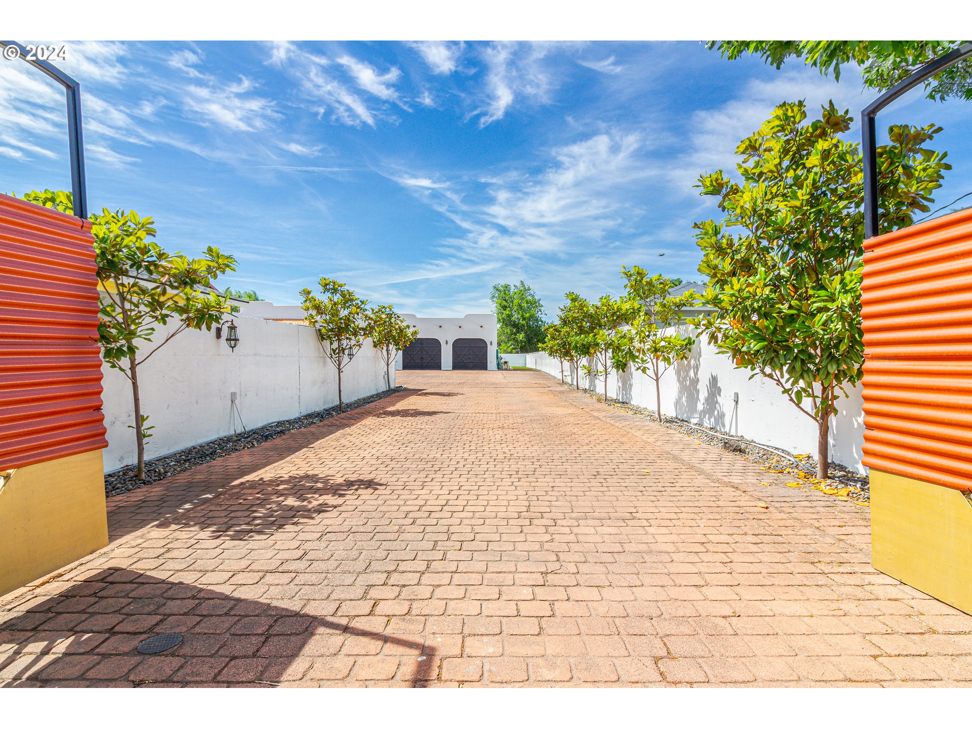 832 East Main Street Hermiston, OR 97838 - Photo 38 of 48 a view of a backyard of a house