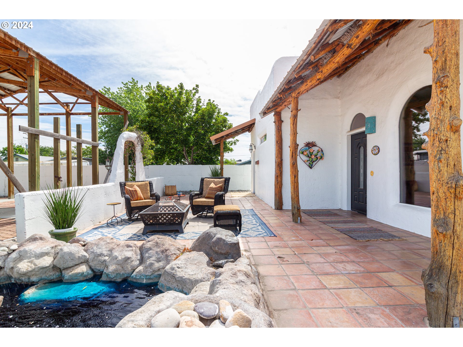 832 East Main Street Hermiston, OR 97838 - Photo 43 of 48 a building outdoor space with patio furniture