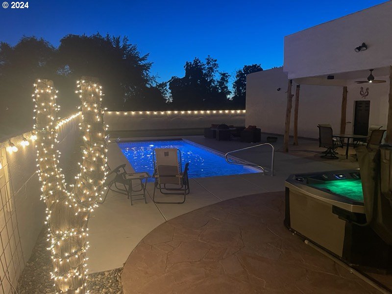832 East Main Street Hermiston, OR 97838 - Photo 48 of 48 a living room with hard wood flooring