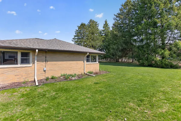 $249,900 | 1097 Westfield Drive, Jackson, MI 49203