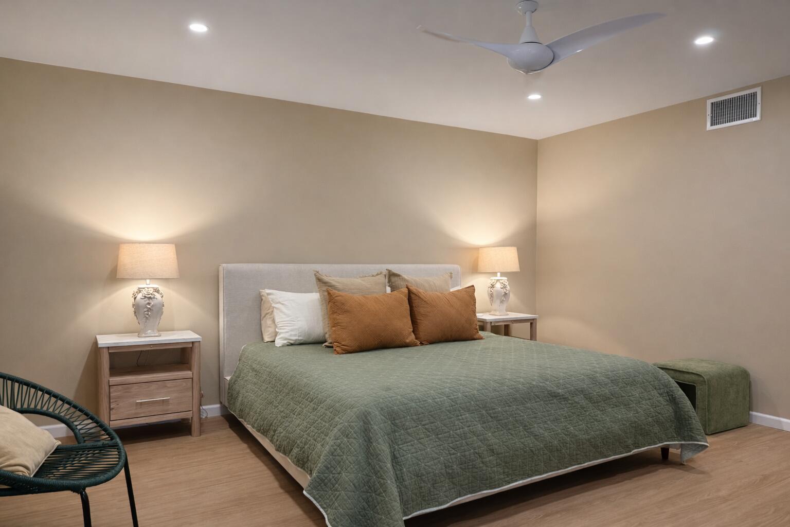 45565 Pima Road Indian Wells, CA 92210 - Photo 24 of 30 a bedroom with a bed and a lamp