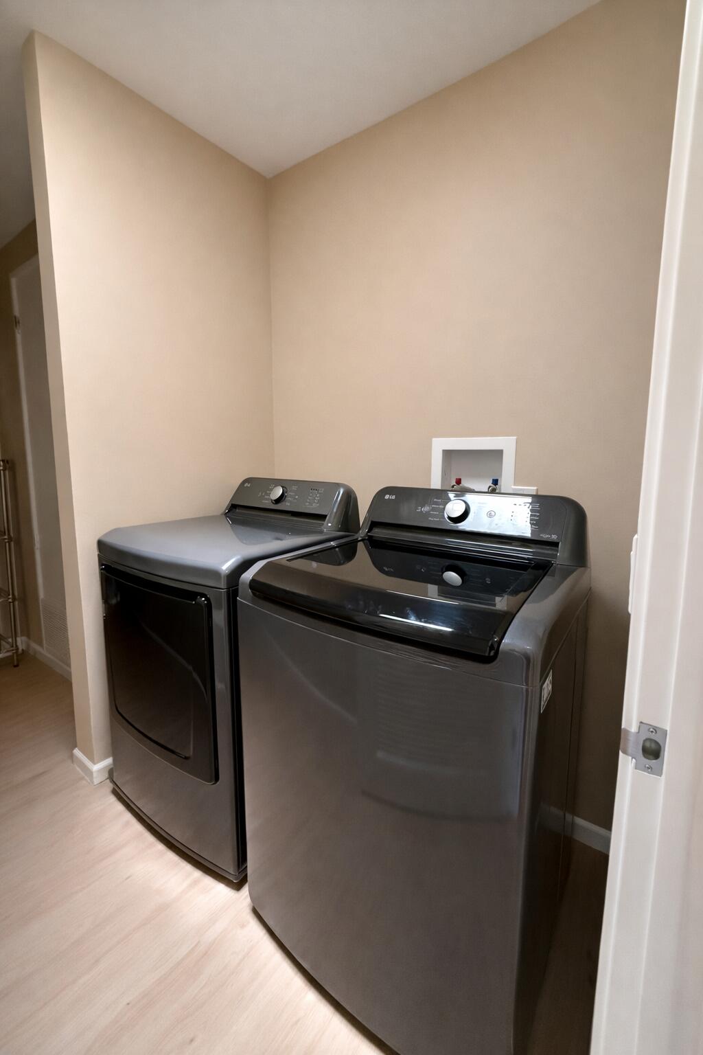 45565 Pima Road Indian Wells, CA 92210 - Photo 30 of 30 a utility room with washer and dryer