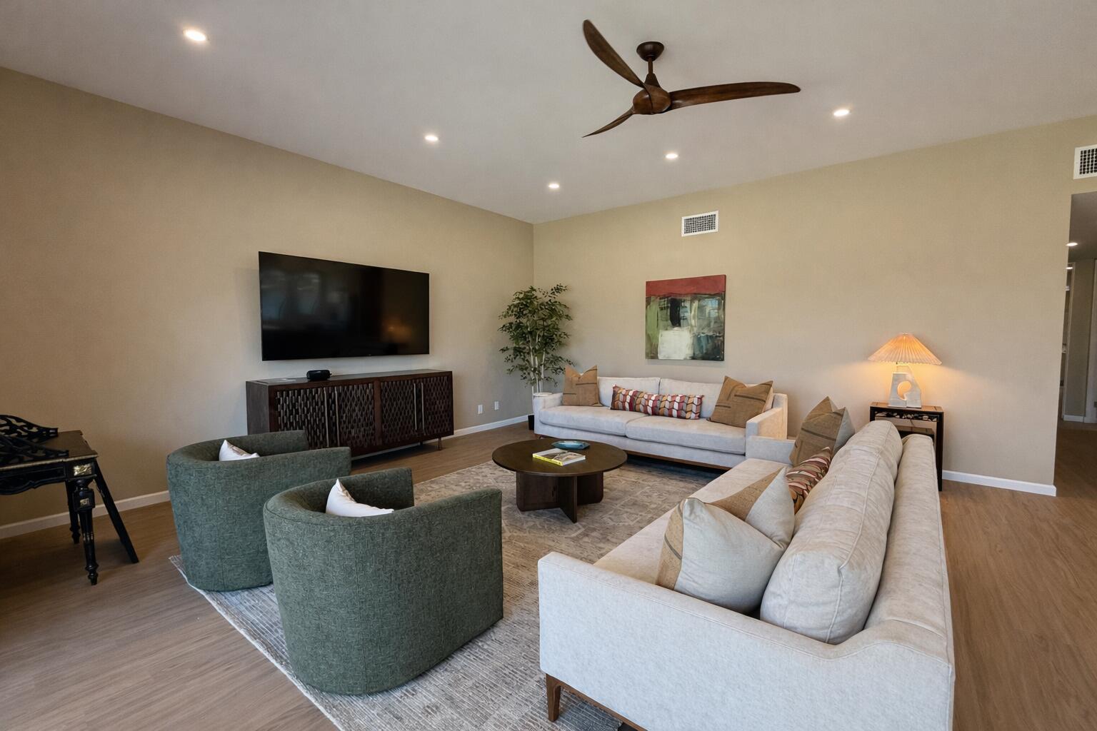 45565 Pima Road Indian Wells, CA 92210 - Photo 4 of 30 a living room with furniture and a flat screen tv