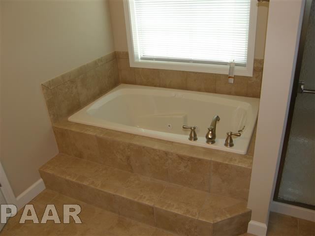 6619 North Mount Hawley Road Peoria, IL 61614 - Photo 9 of 10 Gallery Image 9