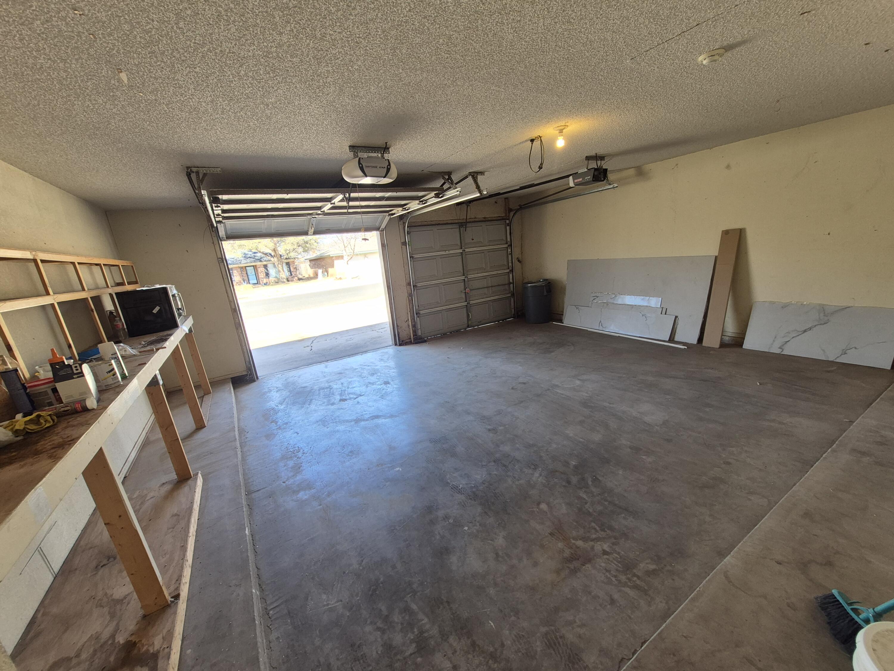 5209 95th Street Lubbock, TX 79424 - Photo 12 of 27 Garage