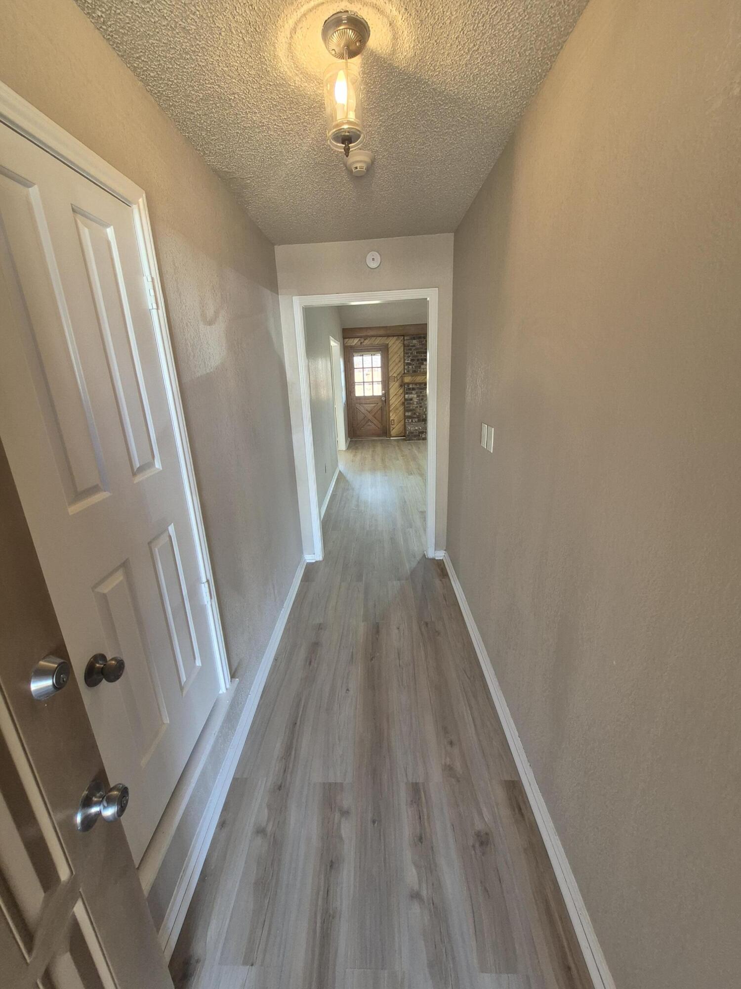 5209 95th Street Lubbock, TX 79424 - Photo 2 of 27 Entry Way