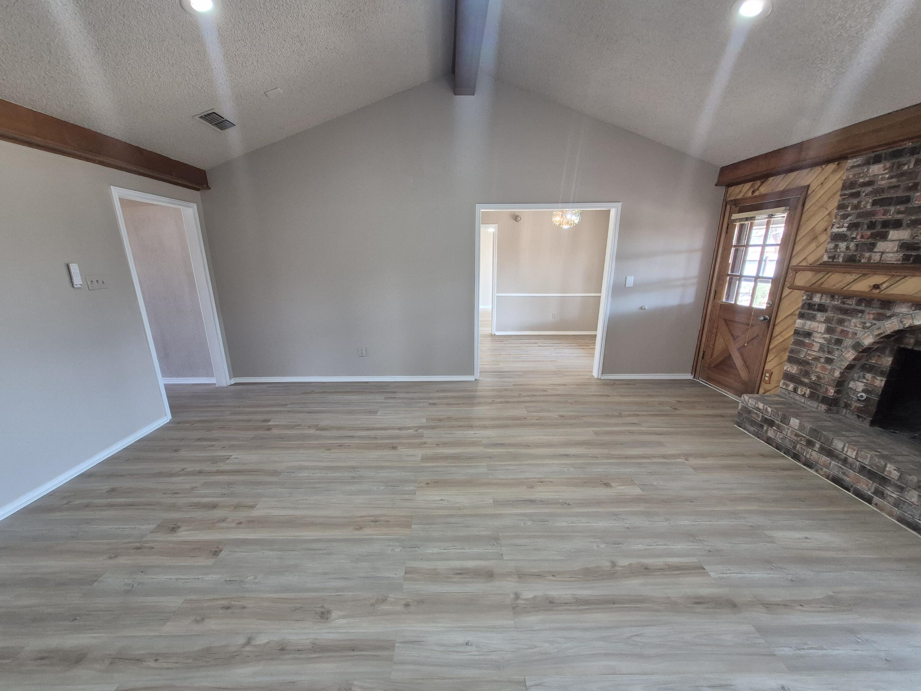 5209 95th Street Lubbock, TX 79424 - Photo 4 of 27 Living Room