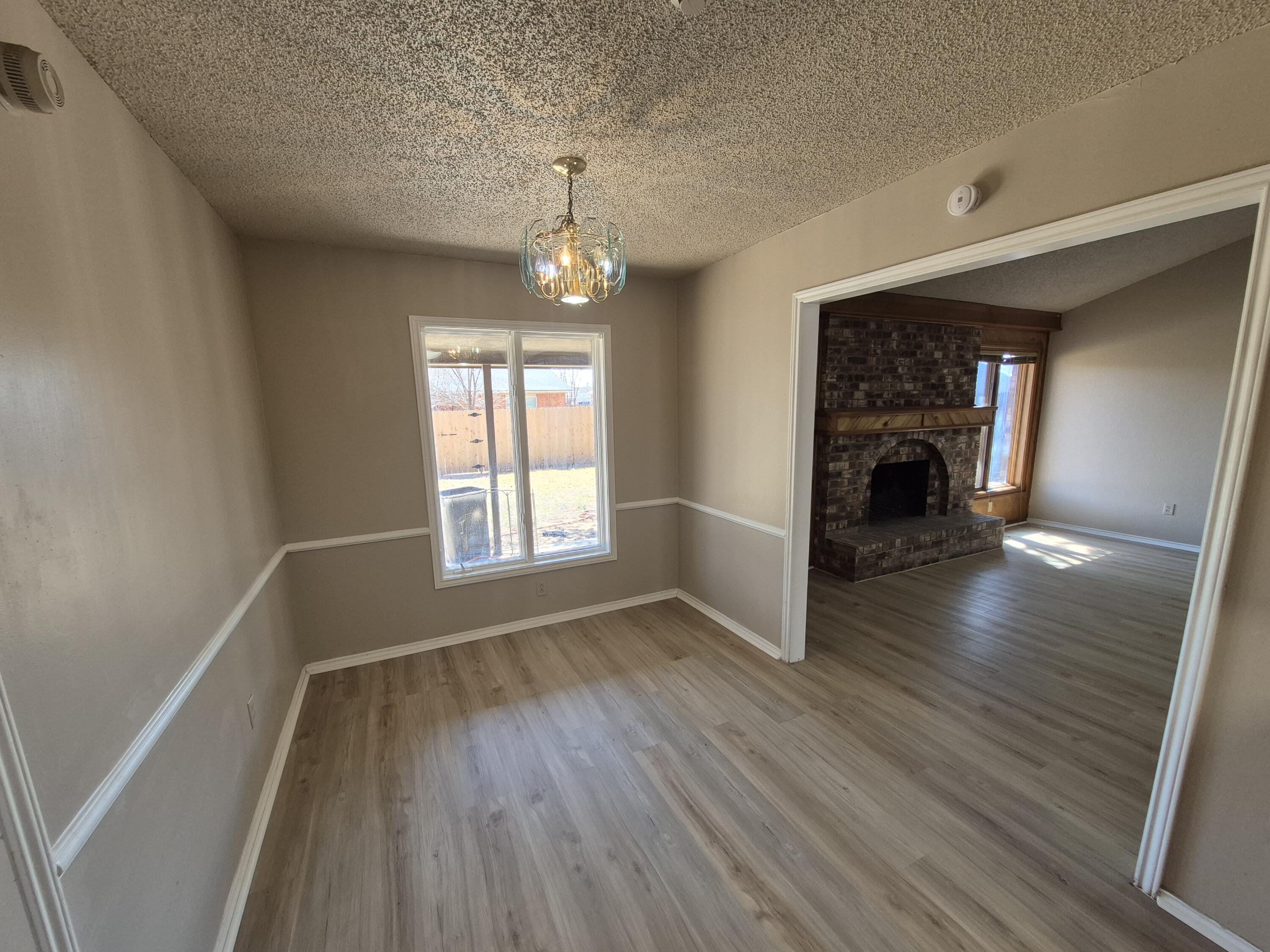 5209 95th Street Lubbock, TX 79424 - Photo 8 of 27 Dinning Area