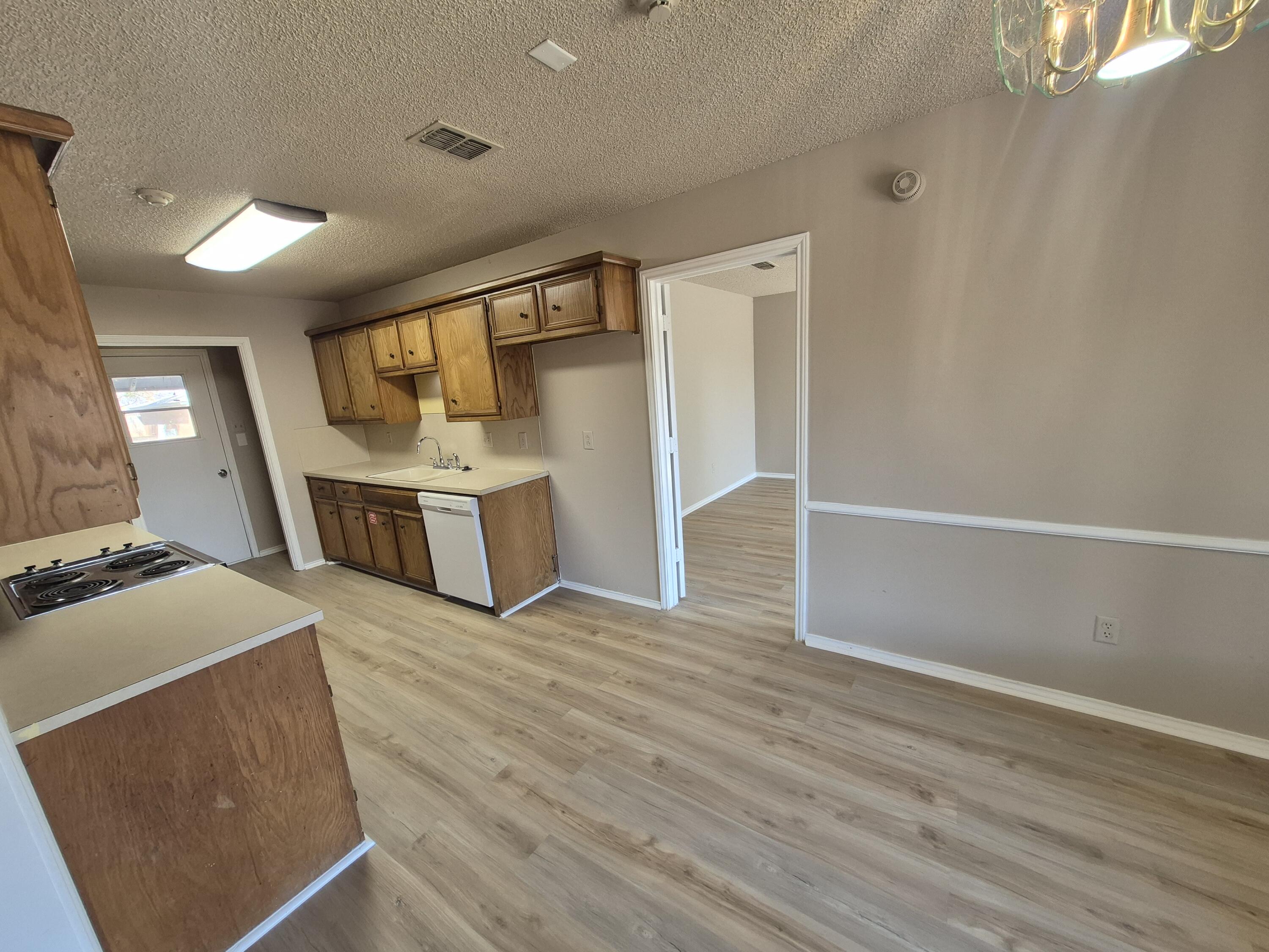 5209 95th Street Lubbock, TX 79424 - Photo 9 of 27 Kitchen