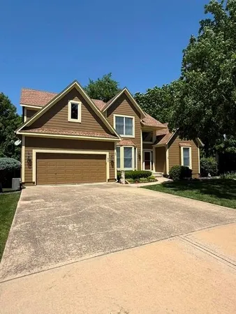$525,000 | 11820 South Skyview Lane, Olathe, KS 66061