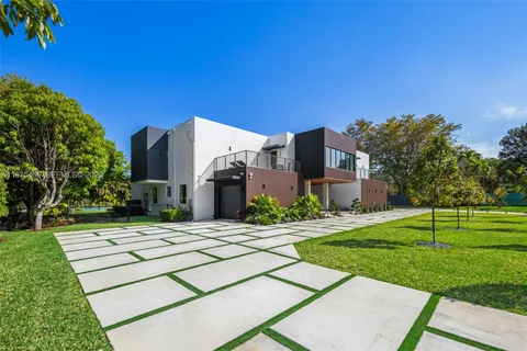 $10,400,000 | 6445 Southwest 129th Terrace, Pinecrest, FL 33156