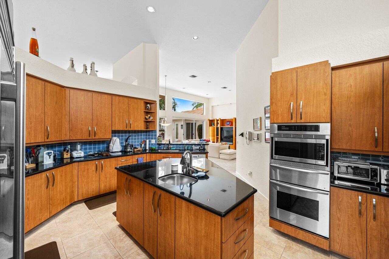 5785 Regency Circle East Boca Raton, FL 33496 - Photo 11 of 56 11