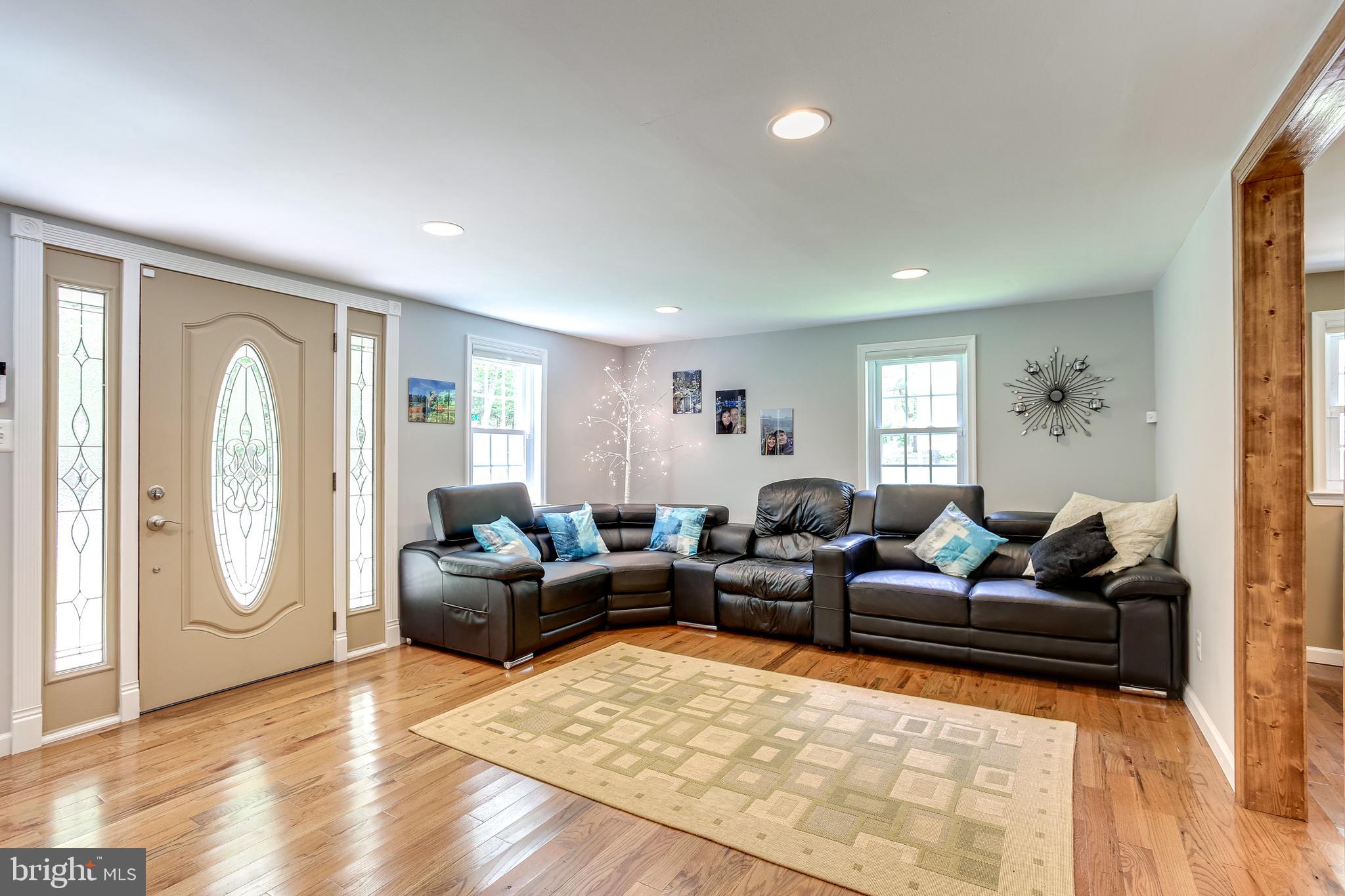 9033 Hamburg Road Frederick, MD 21702 - Photo 5 of 31 Sun-Filled Living Room