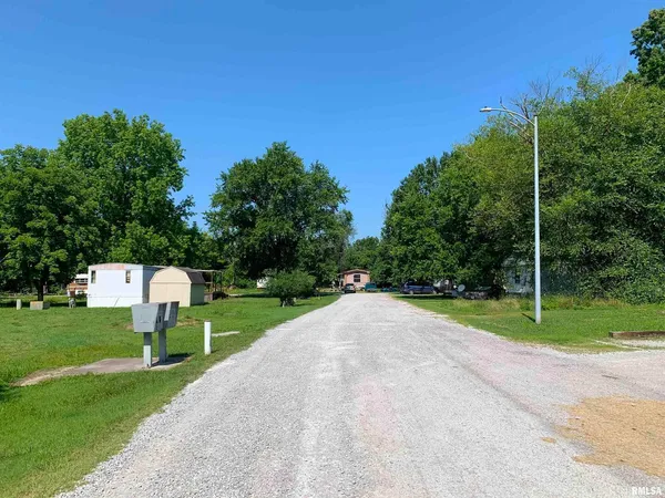 a view of a back yard