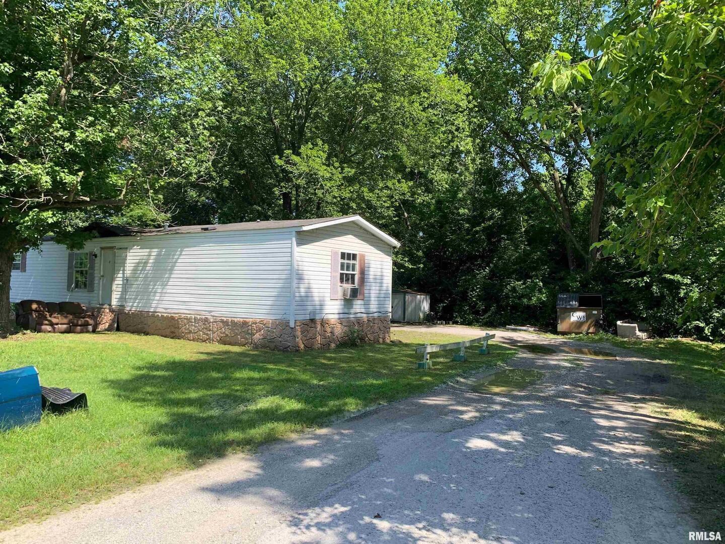 5281-5287 Country Club Road, Unit 1 2 Murphysboro, IL 62966 - Photo 31 of 50 a front view of house with yard and green space