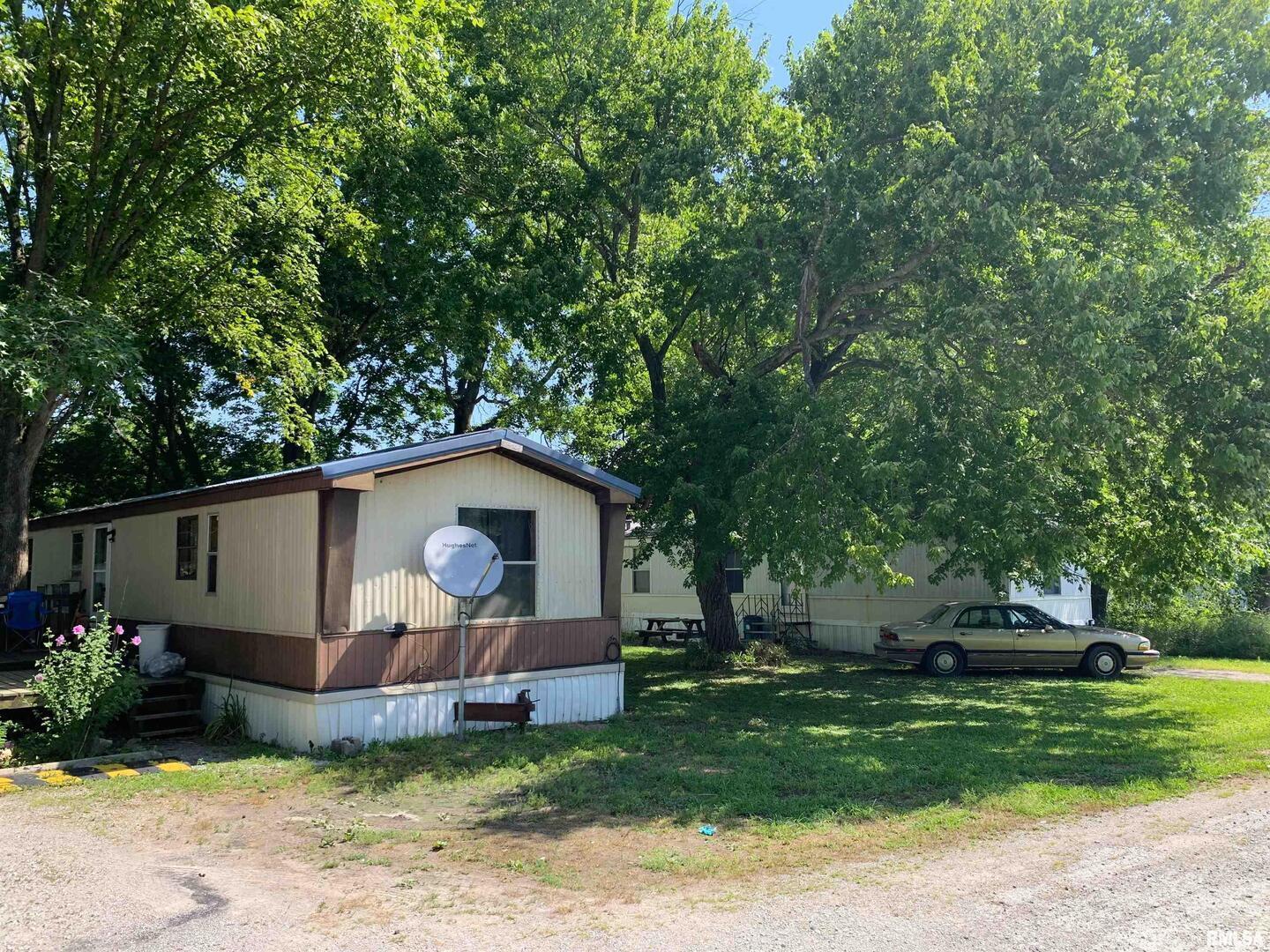 5281-5287 Country Club Road, Unit 1 2 Murphysboro, IL 62966 - Photo 32 of 50 a house with a outdoor space