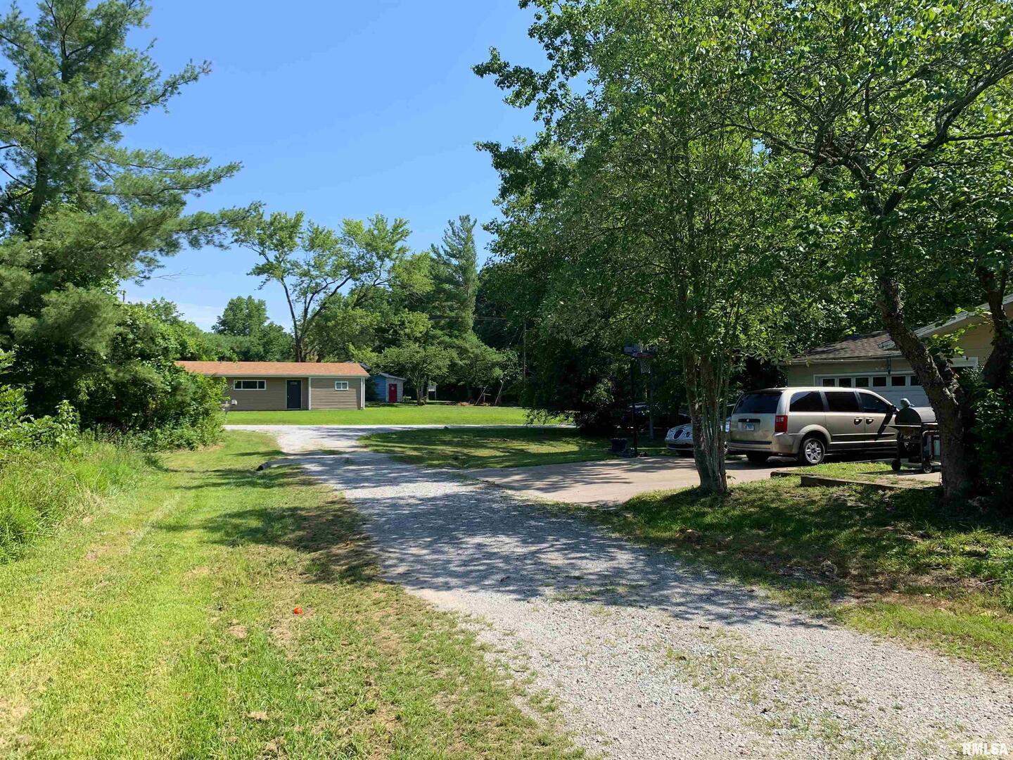 5281-5287 Country Club Road, Unit 1 2 Murphysboro, IL 62966 - Photo 50 of 50 a view of a backyard with a sink