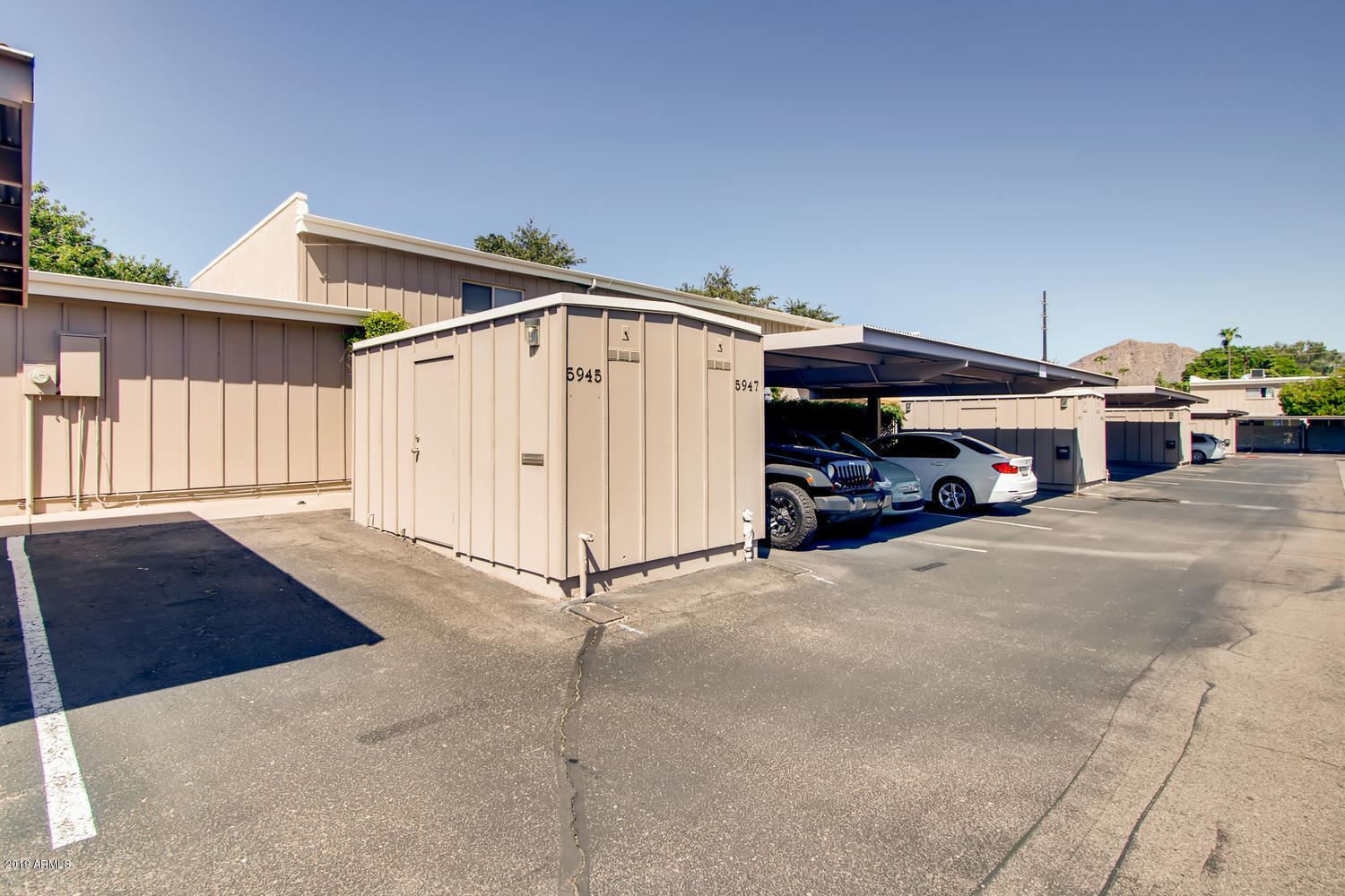 5945 East Thomas Road Scottsdale, AZ 85251 - Photo 20 of 33 a car parked in garage