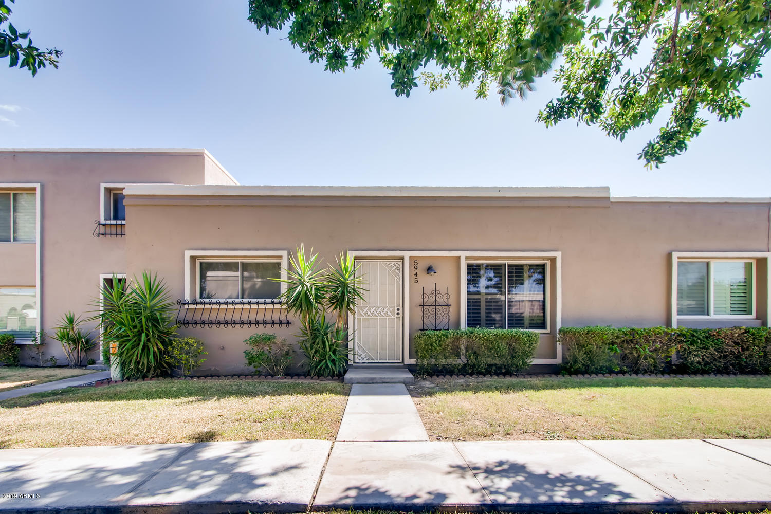 5945 East Thomas Road Scottsdale, AZ 85251 - Photo 30 of 33 a front view of house with yard