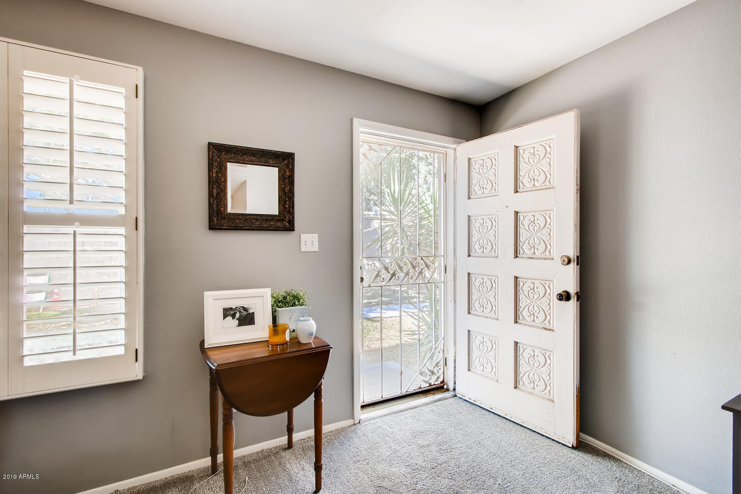 5945 East Thomas Road Scottsdale, AZ 85251 - Photo 4 of 33 a room with furniture and a window