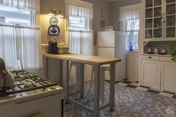 $1,995 | 154 Green Street, Unit 1, Hudson, NY 12534