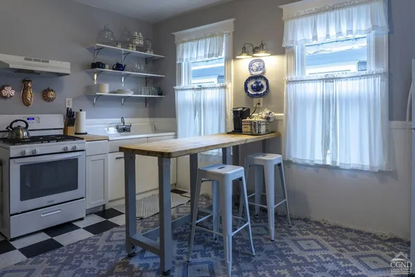 $1,995 | 154 Green Street, Unit 1, Hudson, NY 12534