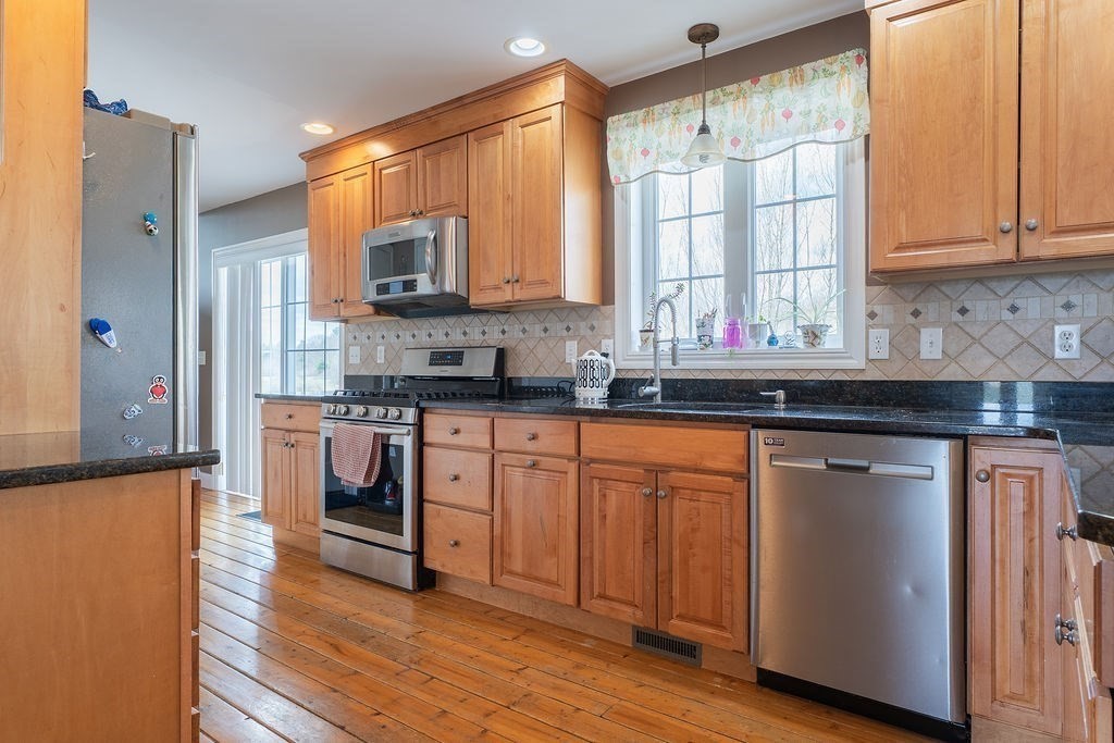 9 White Road Mendon, MA 01756 - Photo 8 of 41