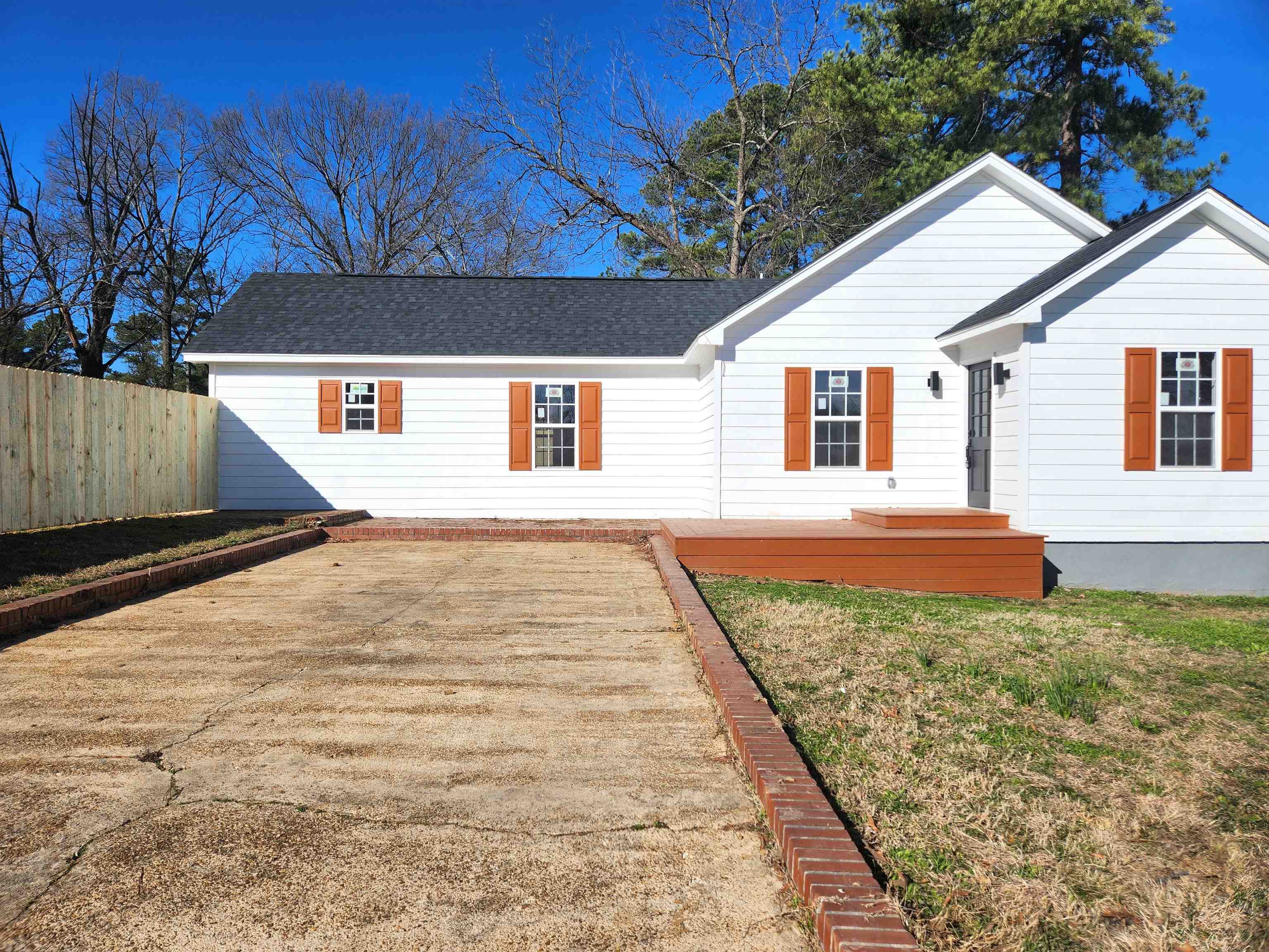 1003 East Raines Road Memphis, TN 38116 - Photo 1 of 14 Gallery Image 1