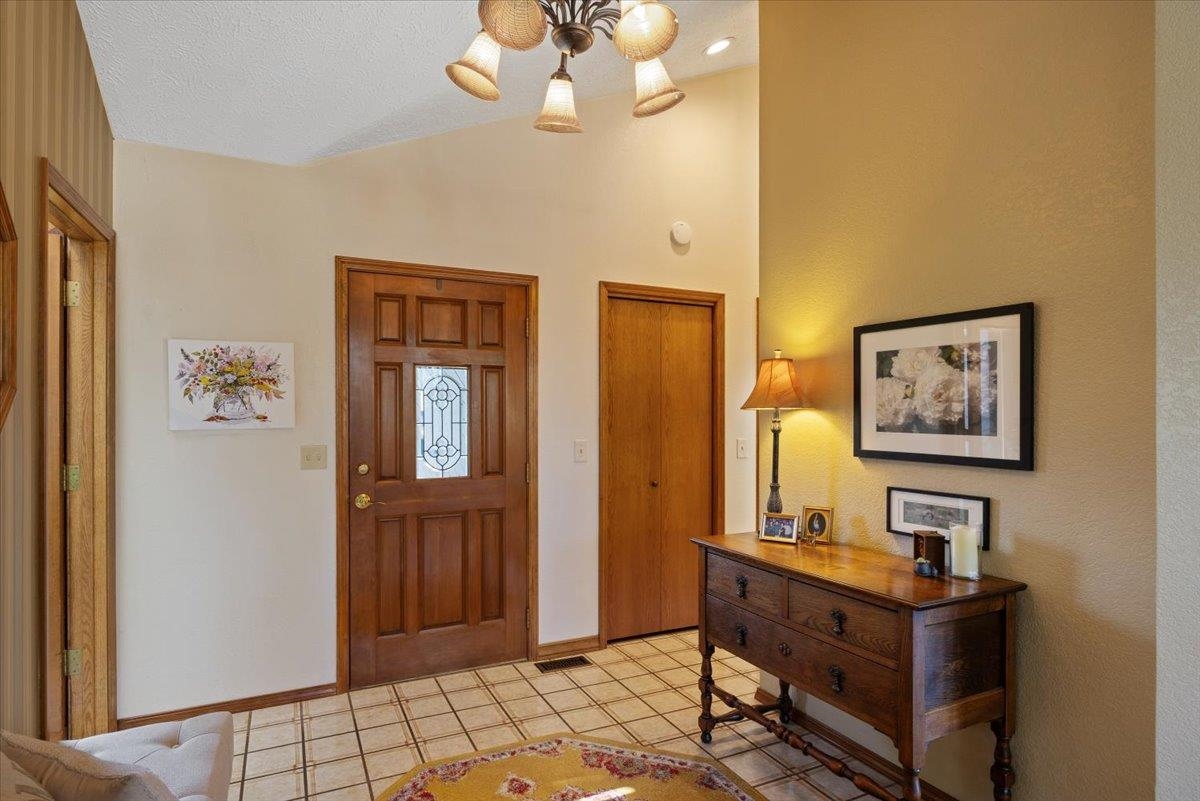 5411 West Lawton Road Spokane, WA 99224 - Photo 5 of 50