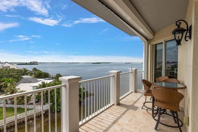 $1,090,000 | 1860 North Fort Harrison Avenue, Unit 402, Clearwater, FL 33755